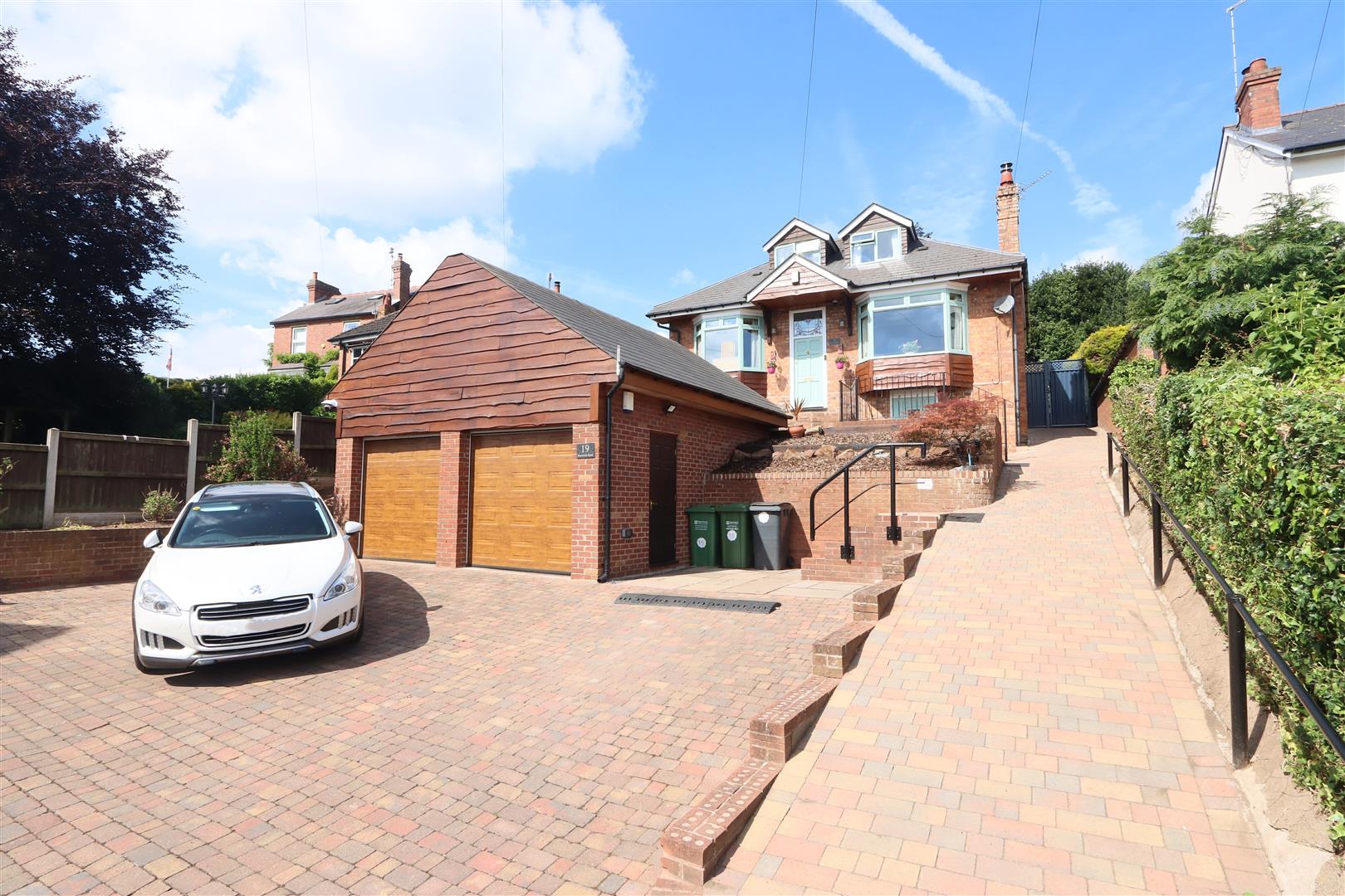 4 bed property in Reservoir Road, Kidderminster